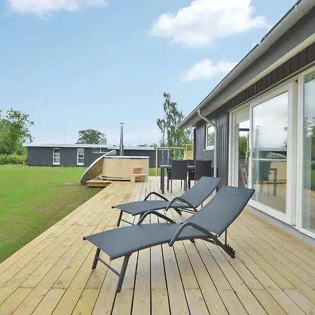Three-bedroom Holiday In Hébergement de vacances