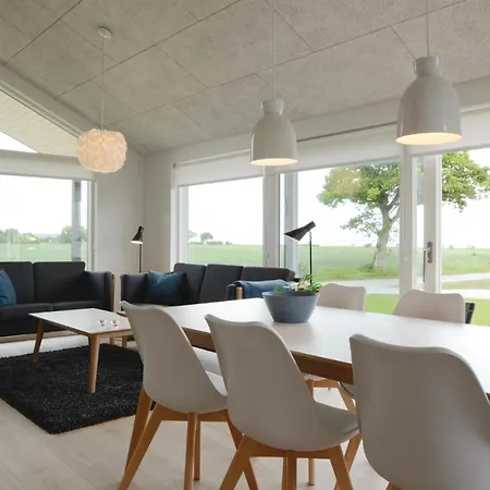 Holiday home Three-bedroom Holiday In